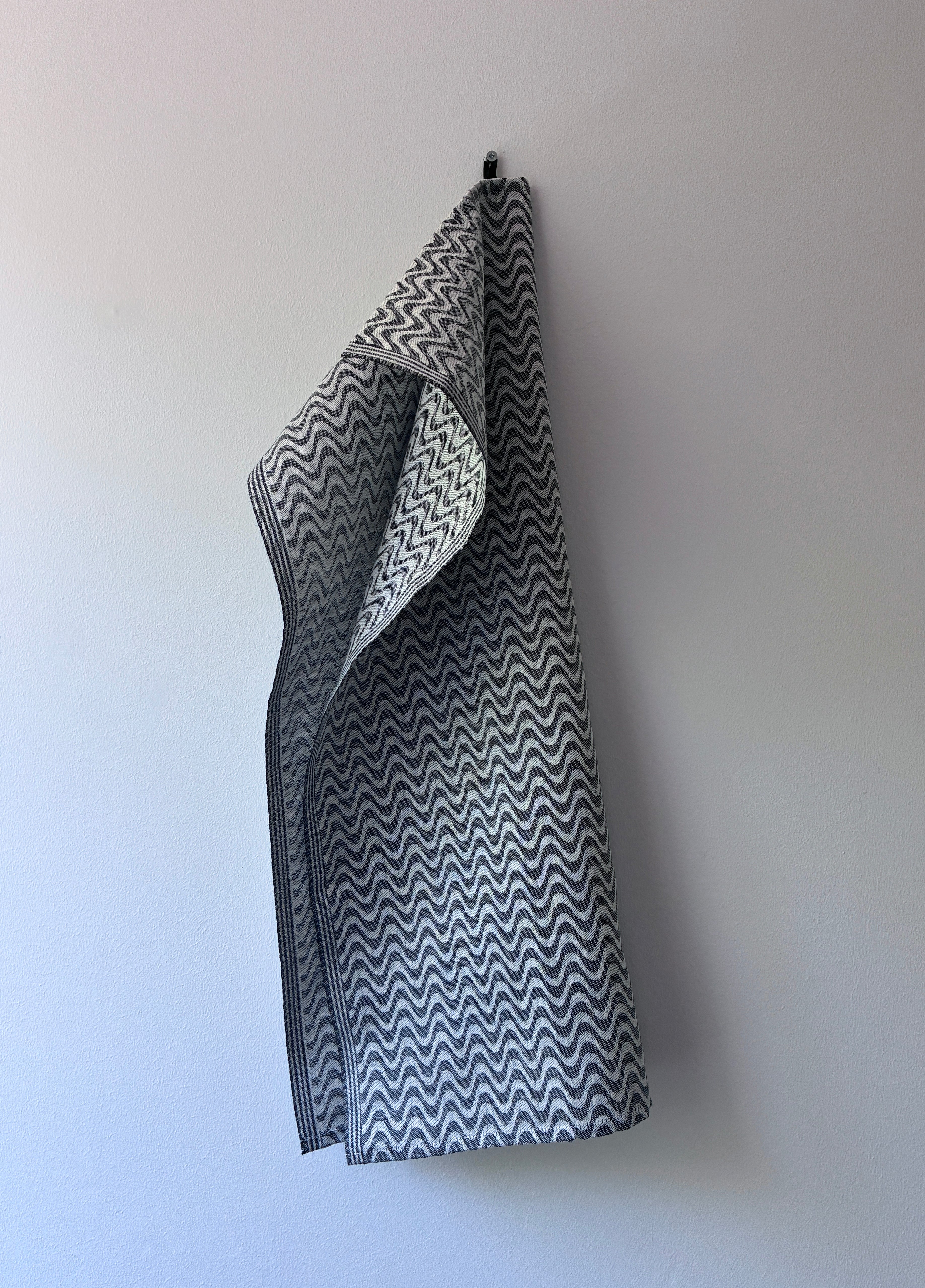 Motion linen towel, black